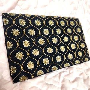 Jagat Narain Gold and Silver thread clutch
